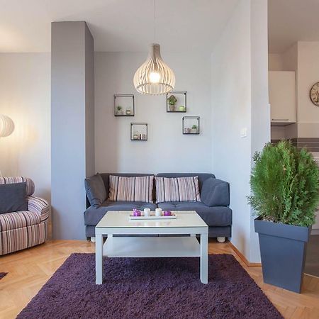 Violet Apartment Skopje Buitenkant foto